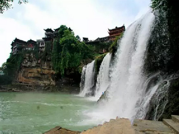 湘西芙蓉鎮(zhèn)、紅石林（坐龍峽、酉水畫(huà)廊）高品質(zhì)汽車(chē)2日游